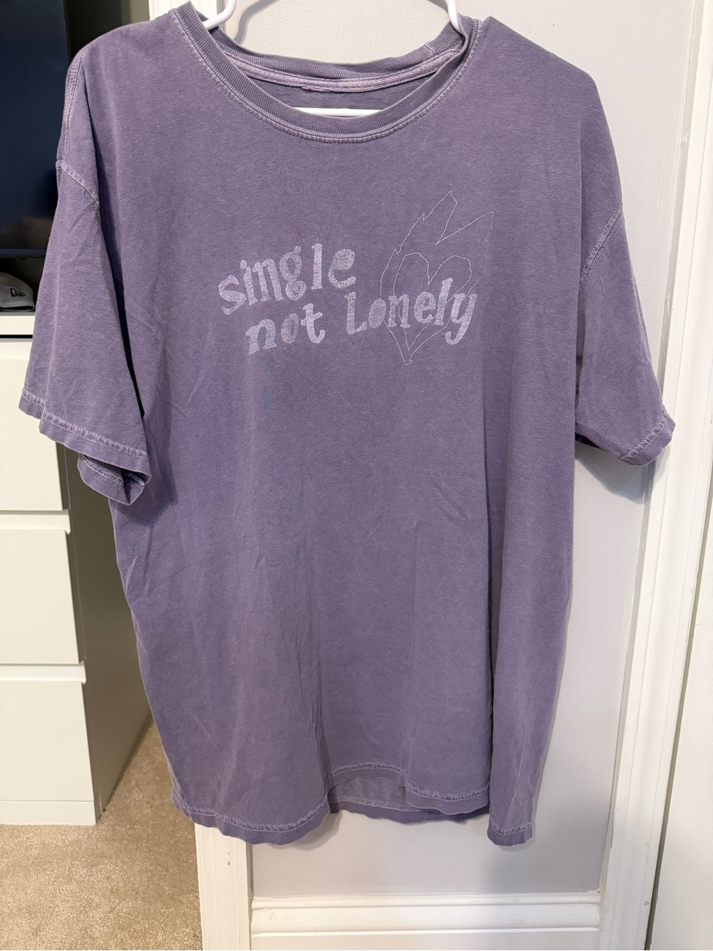 LONELY GHOST Purple "single not lonely" Graphic Tee